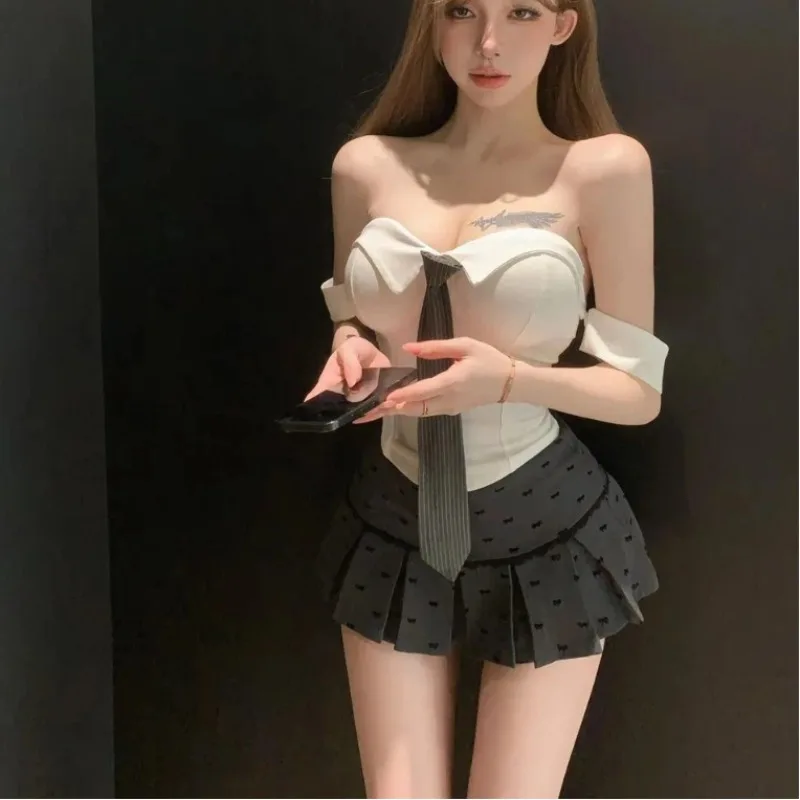 

Sexy Two-piece Suit Slim Fit Collar Tie Vest and High Waist Pleated Skirt Sexy Contrast Color Brtte Summer Trend for Women