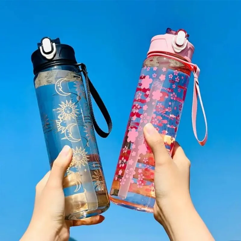 كوب مساحة مطبوع عصري إبداعي جديد 800 مل مع حزام محمول، غطاء منبثق، تصميم بلاستيكي، قش أنيق - للمراهقين والكبار #5