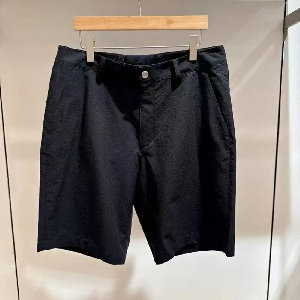 

Мужские шорты для гольфа весна-лето 2026, изготовленные из быстросохнущей эластичной ткани, дышащие, простые и универсальные.