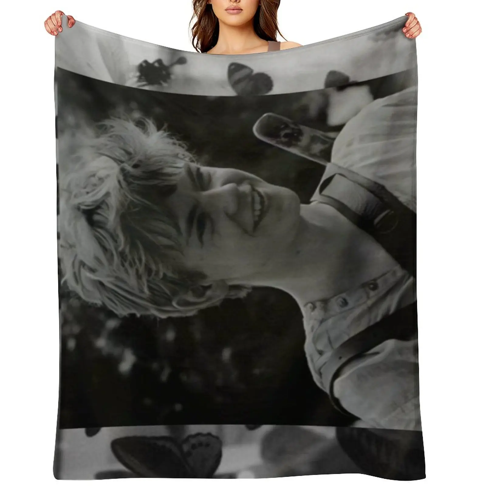 

the maze runner newt blanket Throw Blanket Flannels Retros Luxury Brand Weighted Blankets