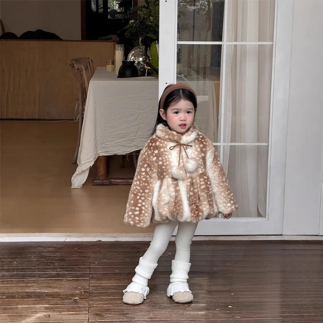2026 Winter Mädchen Mode Niedlicher Dicker Warmer Fleece-Mantel mit Pompon Kinder Oberbekleidung Jacke
