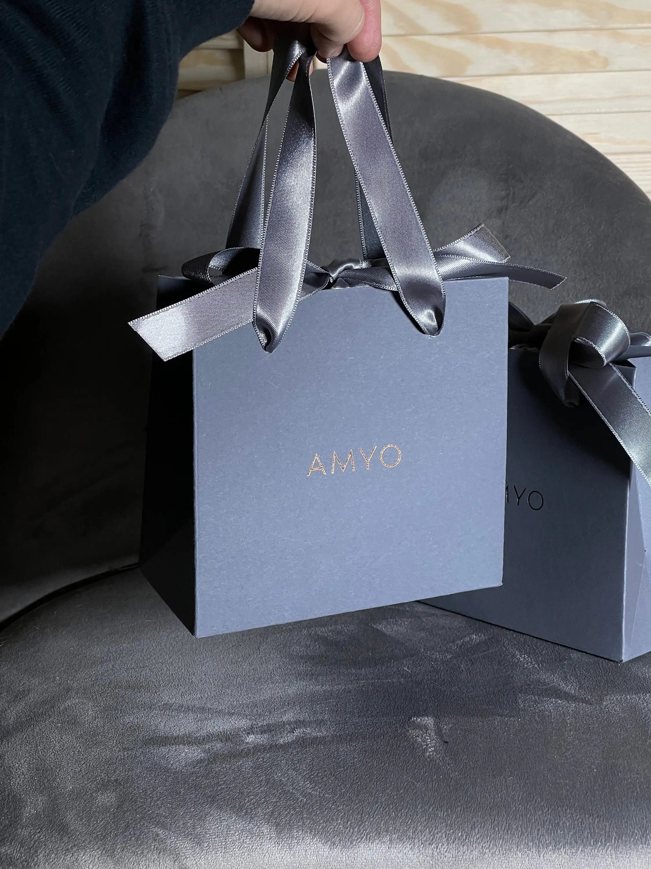 50 قطعة من أكياس التسوق باللون الرمادي الداكن حقيبة مستحضرات التجميل مع شعار مخصص أكياس تغليف الهدايا للضيوف حقيبة تغليف لديكور المنزل على شكل شمعة #1