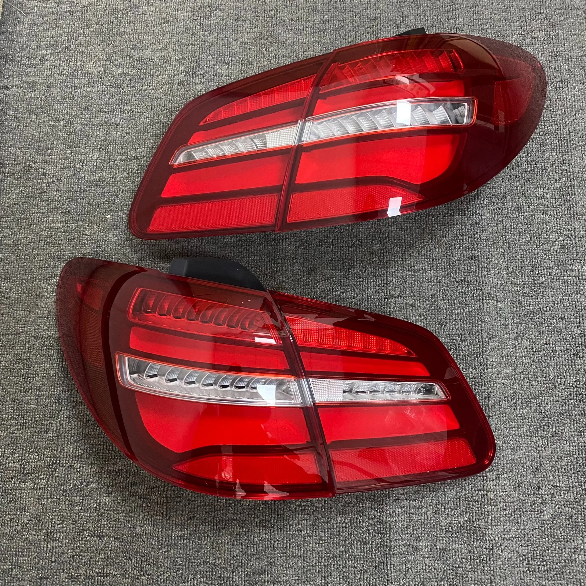 

Fit for Mercedes-Benz B Taillight 2015-2019 Mercedes-Benz W246 LED Stoplight Assembly TailLamp for Replacement Plug and Play