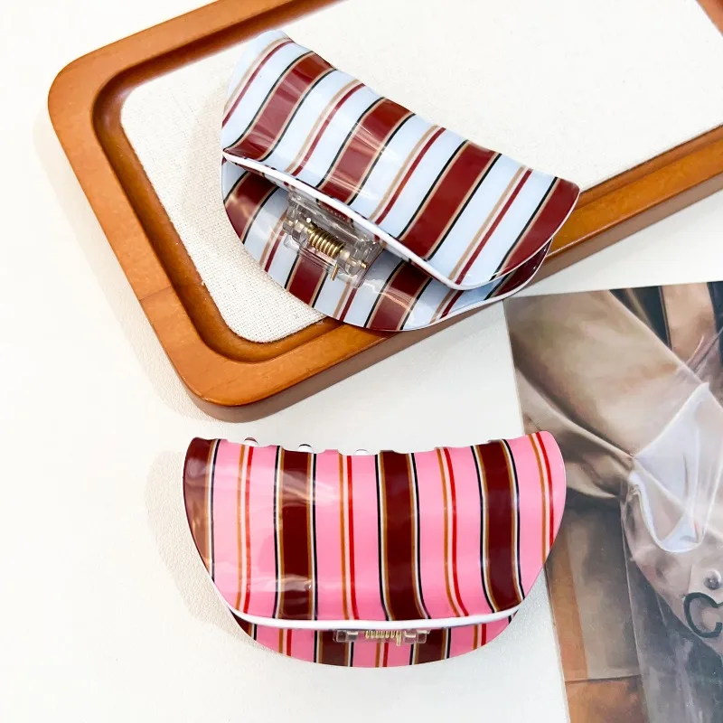 

1pcs Retro Red & White Striped Hair Claw Women Stylish Minimalist Trendy Hair Accessory Daily Casual Outfit Eye-Catching Fashion