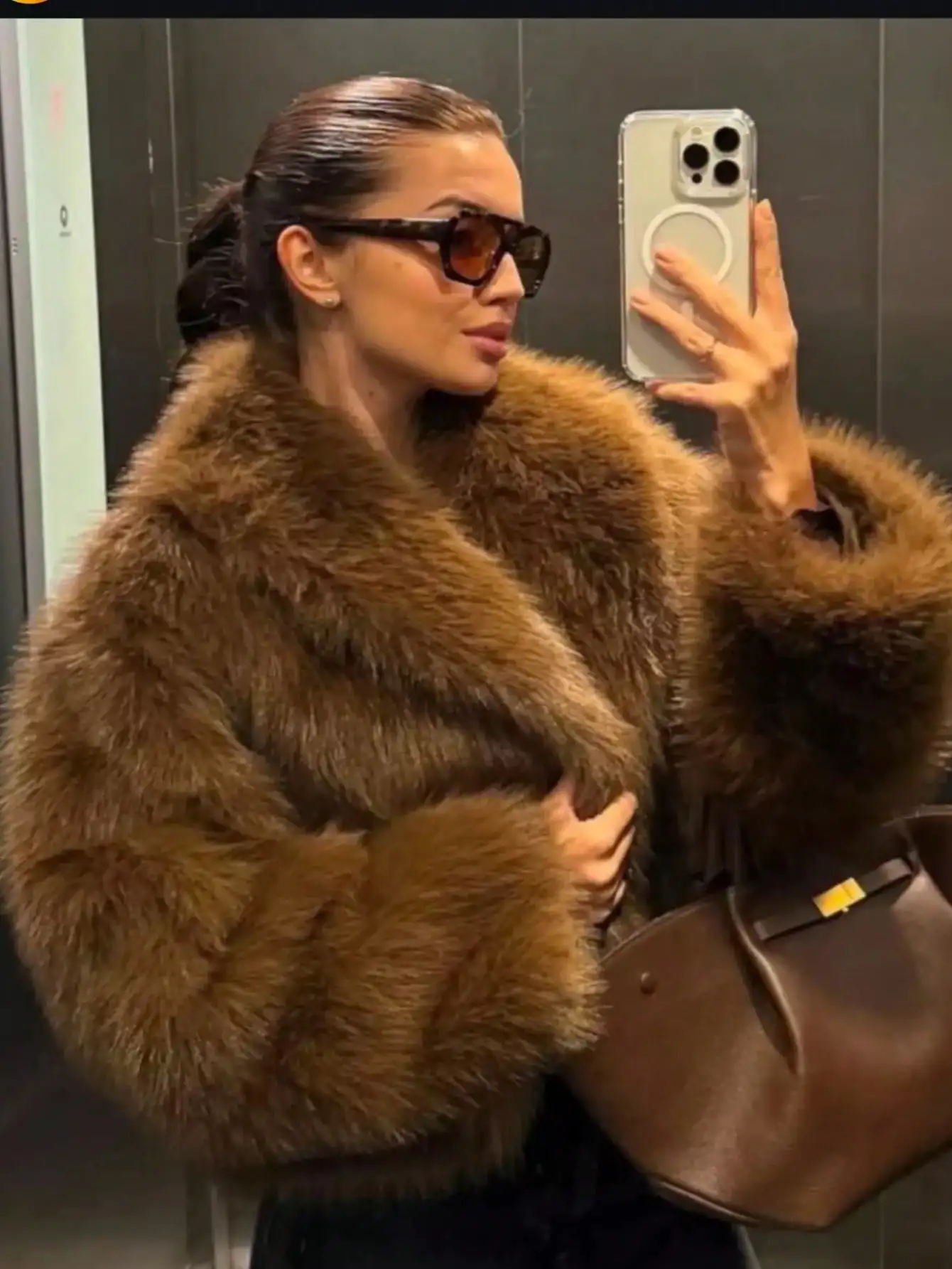 

Женская зимняя шуба из искусственного меха, пушистая куртка оверсайз, городской шик, коричневая