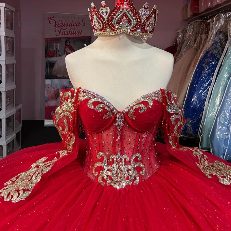 Rosso lucido Principessa al largo della spalla Dolce 16 Abito Abiti stile Quinceanera Oro Applique Perline Tull Festa di compleanno Abiti 15 De