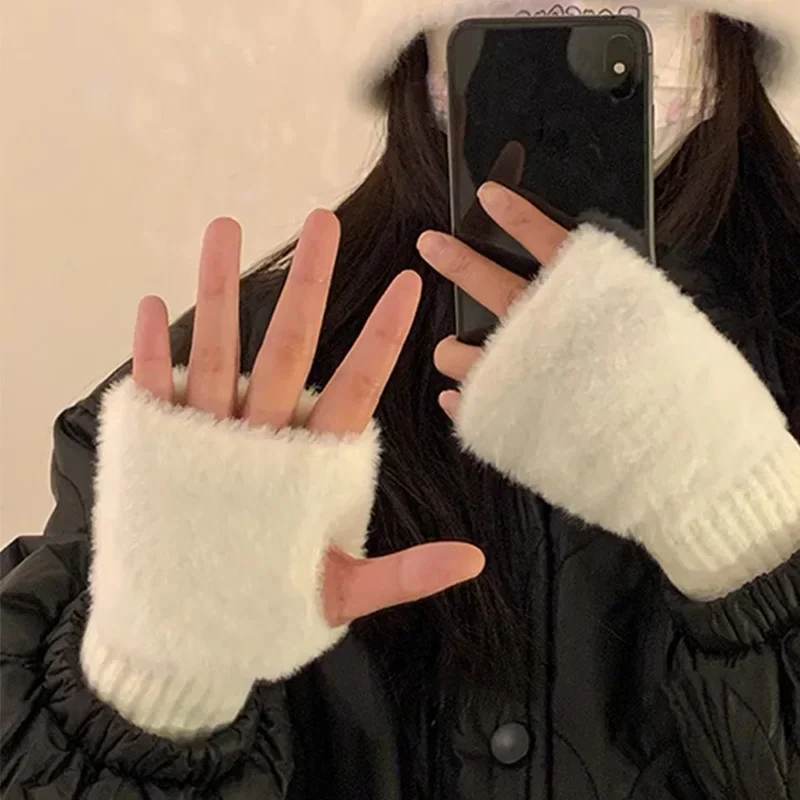 Women's soft mink wool middle finger gloves, solid white plush knitted wrist gloves, luxurious warmth, no fingers, writing, wint