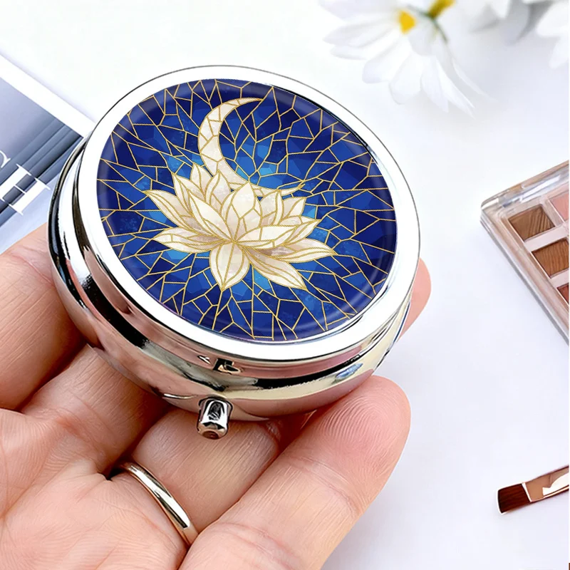 Portable Metal Pill Box with 3 Compartments, Painted Glass, Lotus and Crescent Pattern, Small Travel Pill Organizer, Mini Vitamin Box, Pill Case Suitable for Handbags, Blue and Gold Mosaic, Creative Gift, Unisex