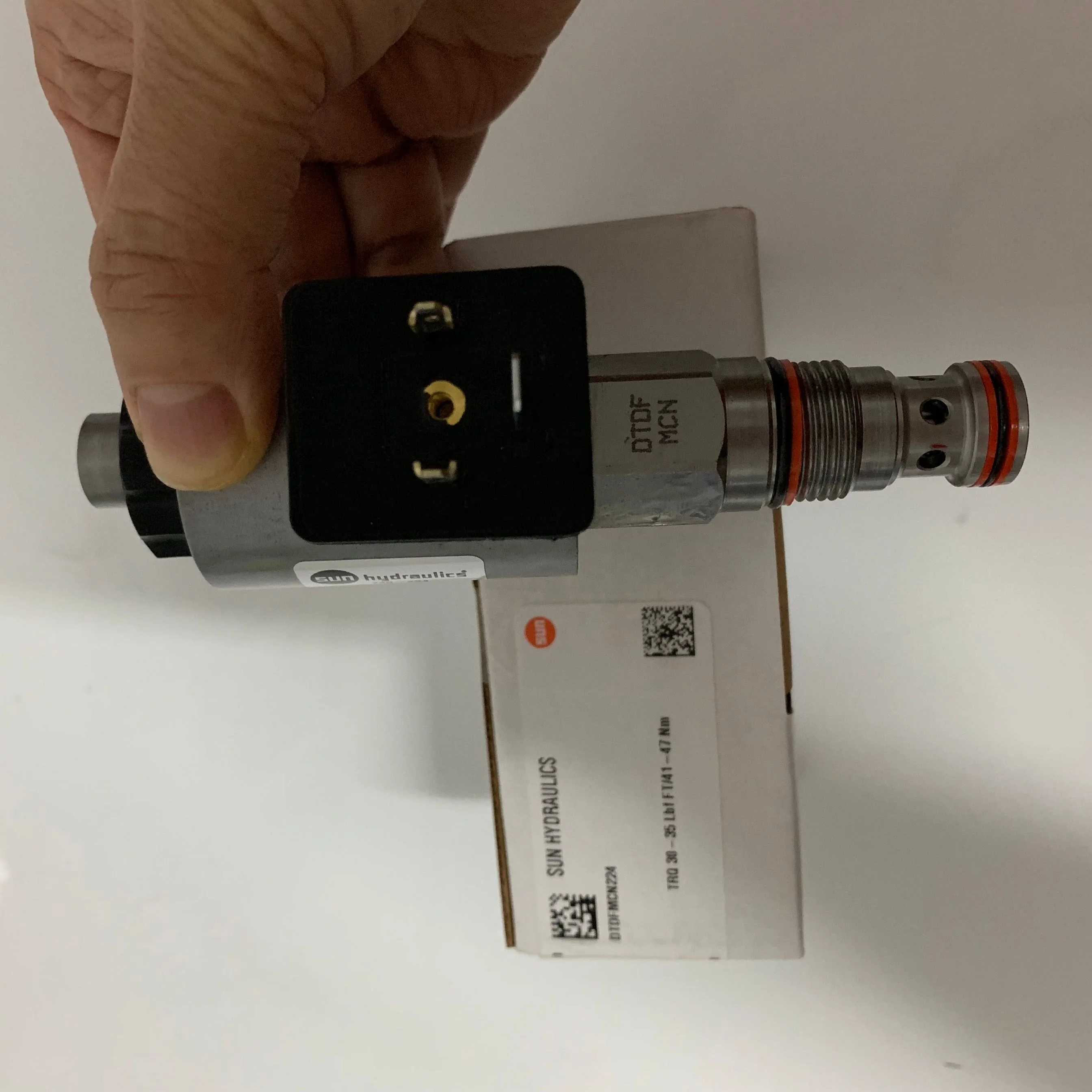 DTDF-MCN224 DTDFMCN224 DTDF-MCN-224 SUN Hydraulics Válvula poppet de bloqueio direcional de ação direta e operado por solenóide de 2 vias