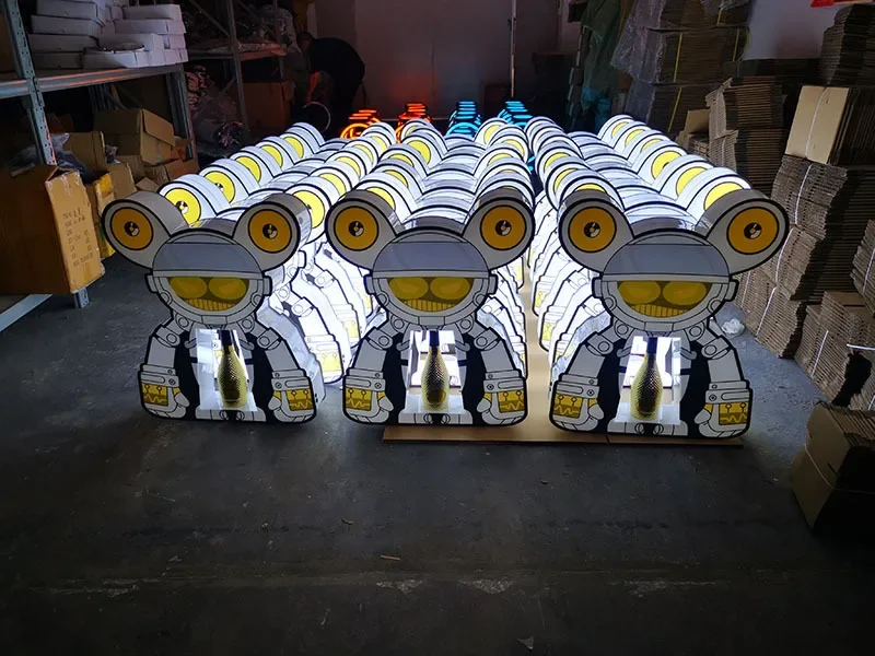 حامل زجاجة شمبانيا LED آلي قابل لإعادة الشحن، حامل نبيذ روبوت LED، شاشة تمجيد VIP لحفلات النادي الليلي