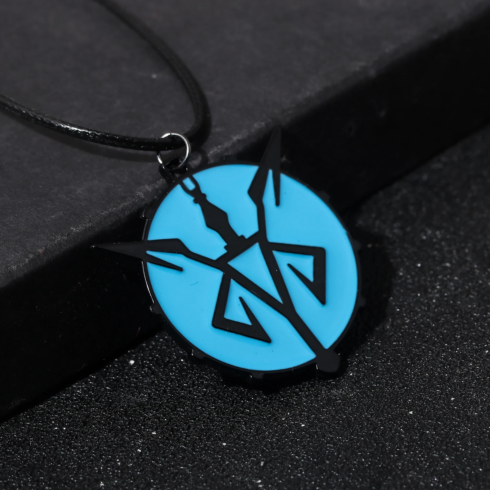 Game Resident Evil 4 Metal Enamel Remake Blue Geometric Alien Medal Spider Pendant Necklace Fans Collection Cosplay Jewelry Gift