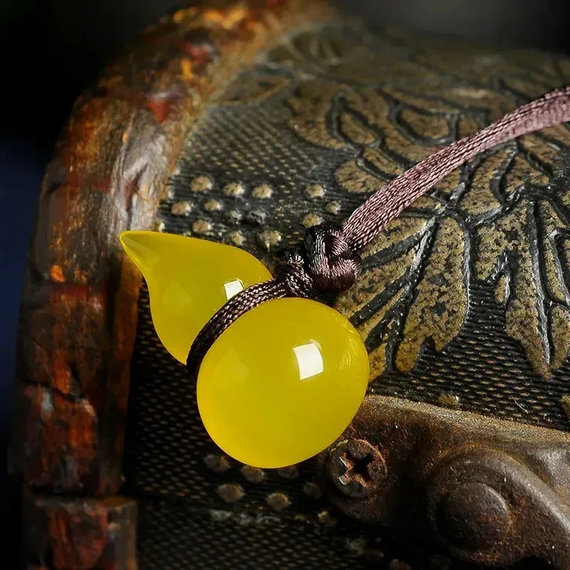 

Natural chalcedony agate gourd auspicious Fulu male and female baby models versatile