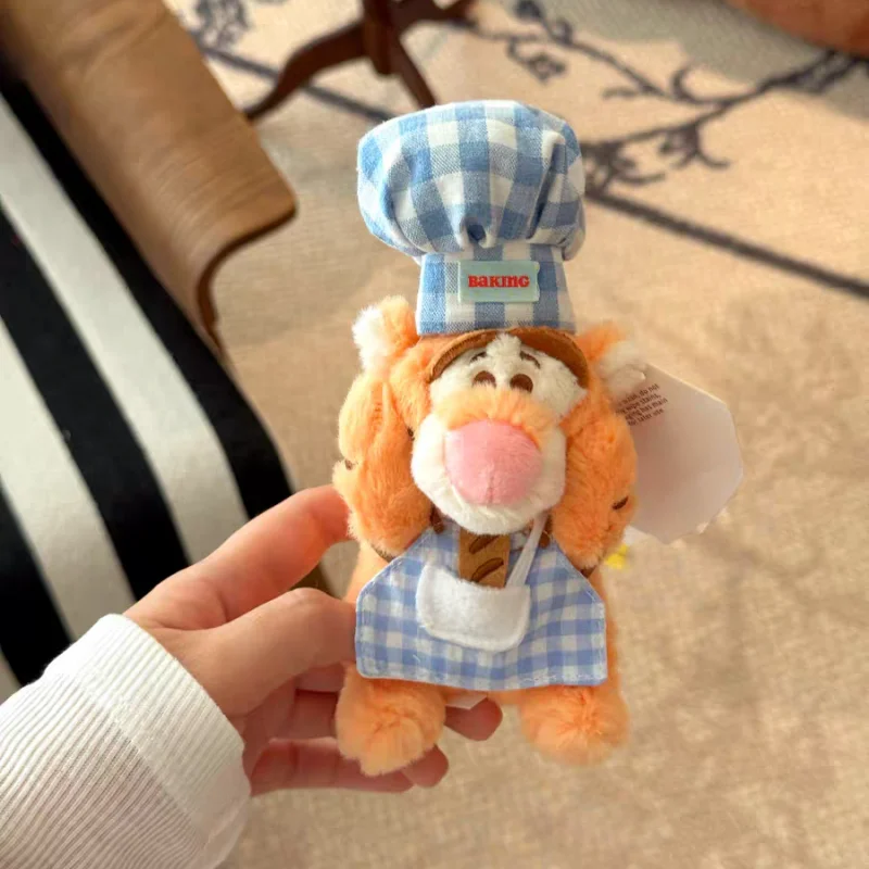 Uroczy Disneyowy Eeyore Tygrysek Kraciasta Czapka Kucharza i Spódnica Miękki Pluszowy Breloczek Zawieszka do Plecaka Szkolnego Prezent na Święta Wielkanoc dla Dziewczynki