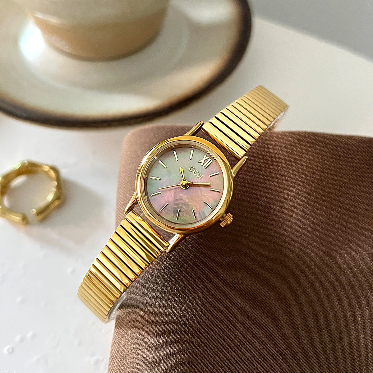 Light Luxury Women's Watch Colorful Aurora Shell Dial Gold Bracelet Fashionable Exquisite Ladies'  Watch Gift