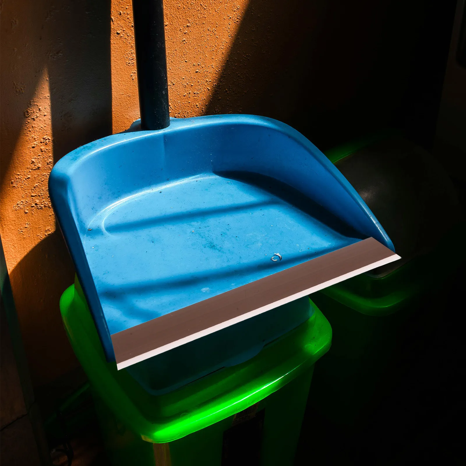 

2 шт. пластиковые уплотнительные полоски для кромок совков, лопаток для мусора и ведер, сменные, для эффективной уборки