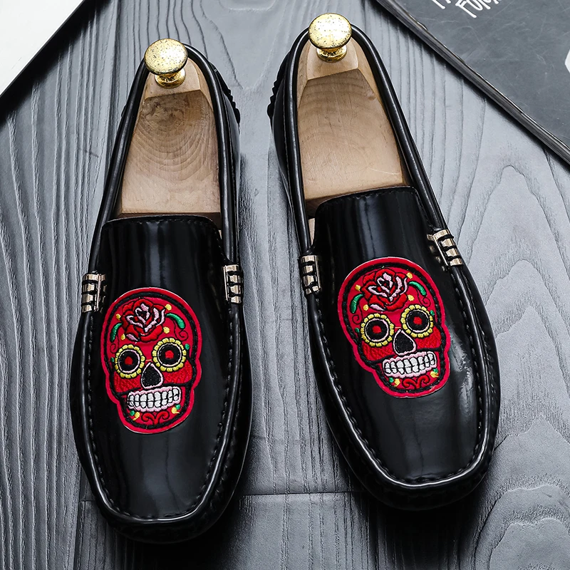Bright Leather Men Footwear Slip on Office Man Party Shoes Skull Party Shoes Embroidery Breath Driving Lazy Loafers Moccasins