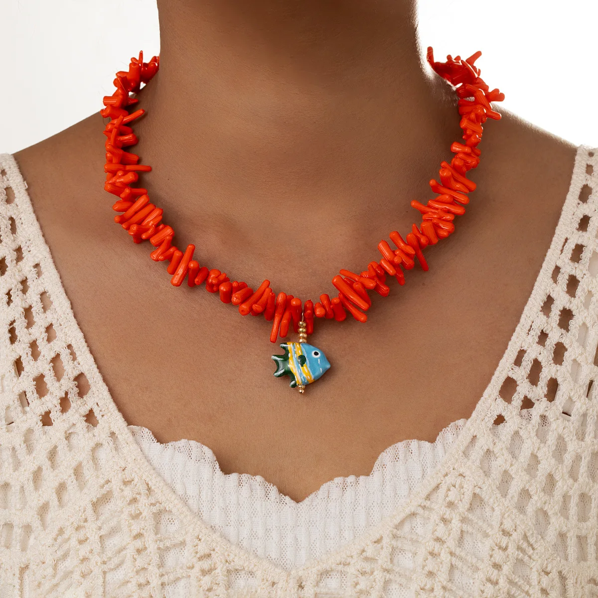 

Vacation Beach Wind Red Simulated Coral Necklace Ceramic Small Fish Pendant Short Women's Necklace Jewelry Accessories