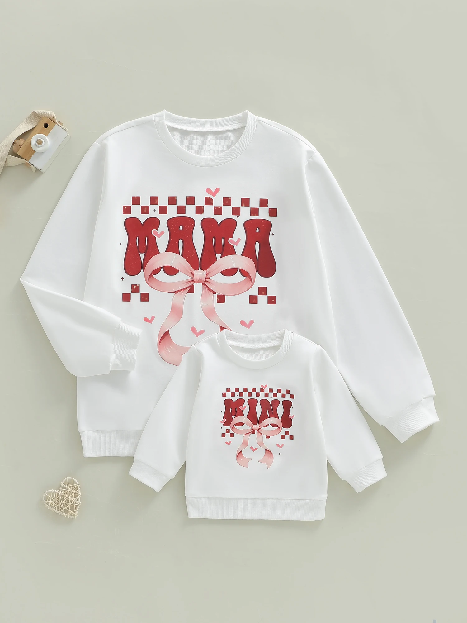 

Mother Daughter Valentine s Day Matching Outfits Stylish Heart Print Hoodies with Kangaroo Pockets and Ribbed Cuffs