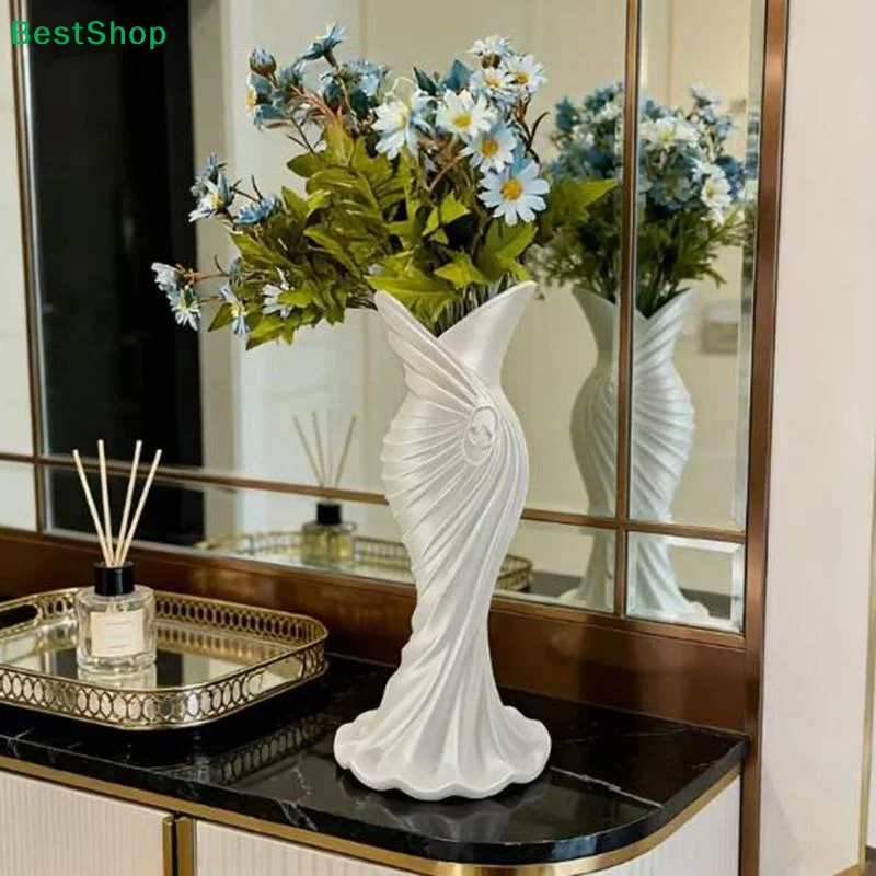 ✔ Elegante Kleiderförmige Plastikvase Moderne Blumenvase Florale Dekoration Einfacher Stilvoller Behälter für Zuhause Hochzeit Tischdekoration