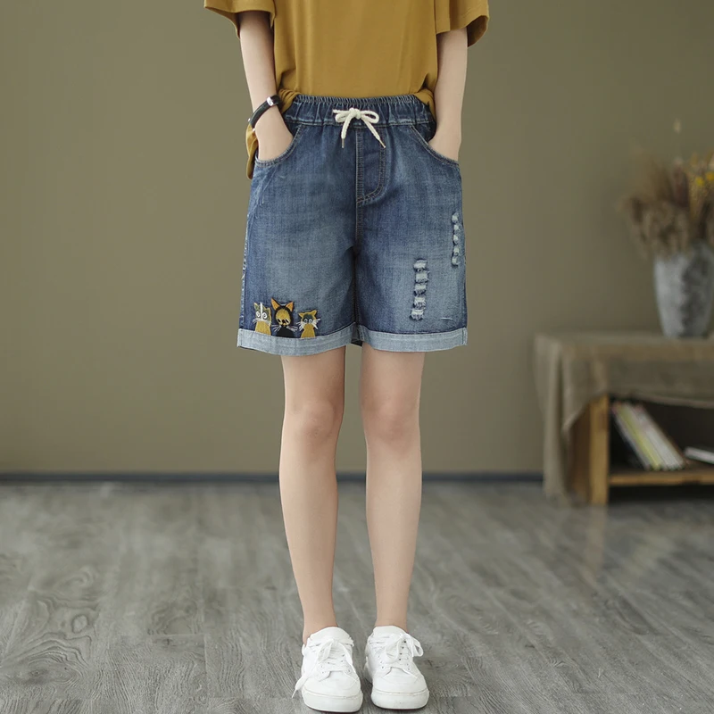 Pantalones cortos de mezclilla con agujero bordado de gato de dibujos animados para mujer, ropa informal, cintura elástica dulce, pantalones vaqueros de verano, U141