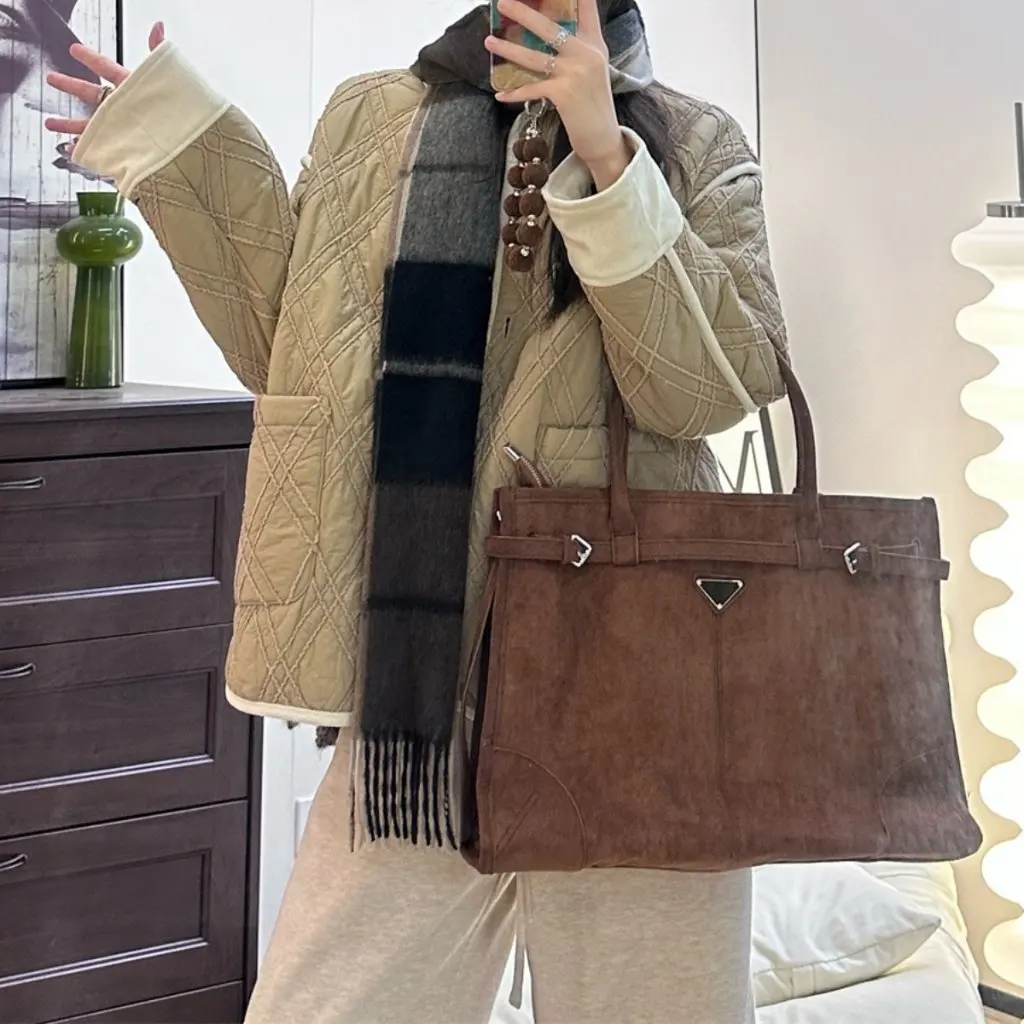 

French Micro-Wrinkle Texture Jacquard Three-In-One Padded Warm-Layer Cotton-Filled Rhombus Design for Winter F102401