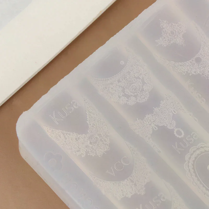 Forma do paznokci z przezroczystej koronki dla kobiet, silikonowy szablon do paznokci z wytłaczanym wzorem koronki, profesjonalna forma do manicure, rękodzieło DIY, do codziennego użytku.