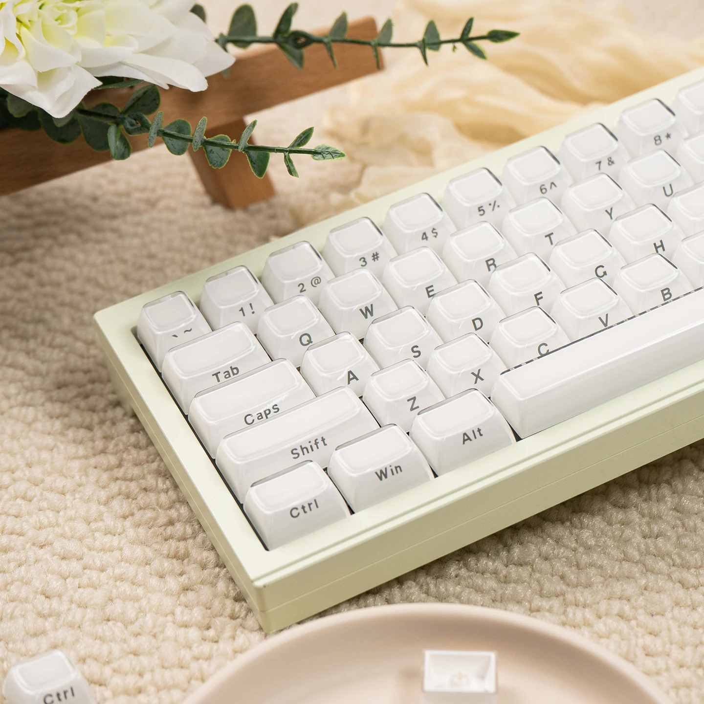 

136 Keys OEM Profile White Elegant Jello Crystal Clear PC Keycaps Double Shot Side Printed ABS Keycaps for MX Switches Keyboard