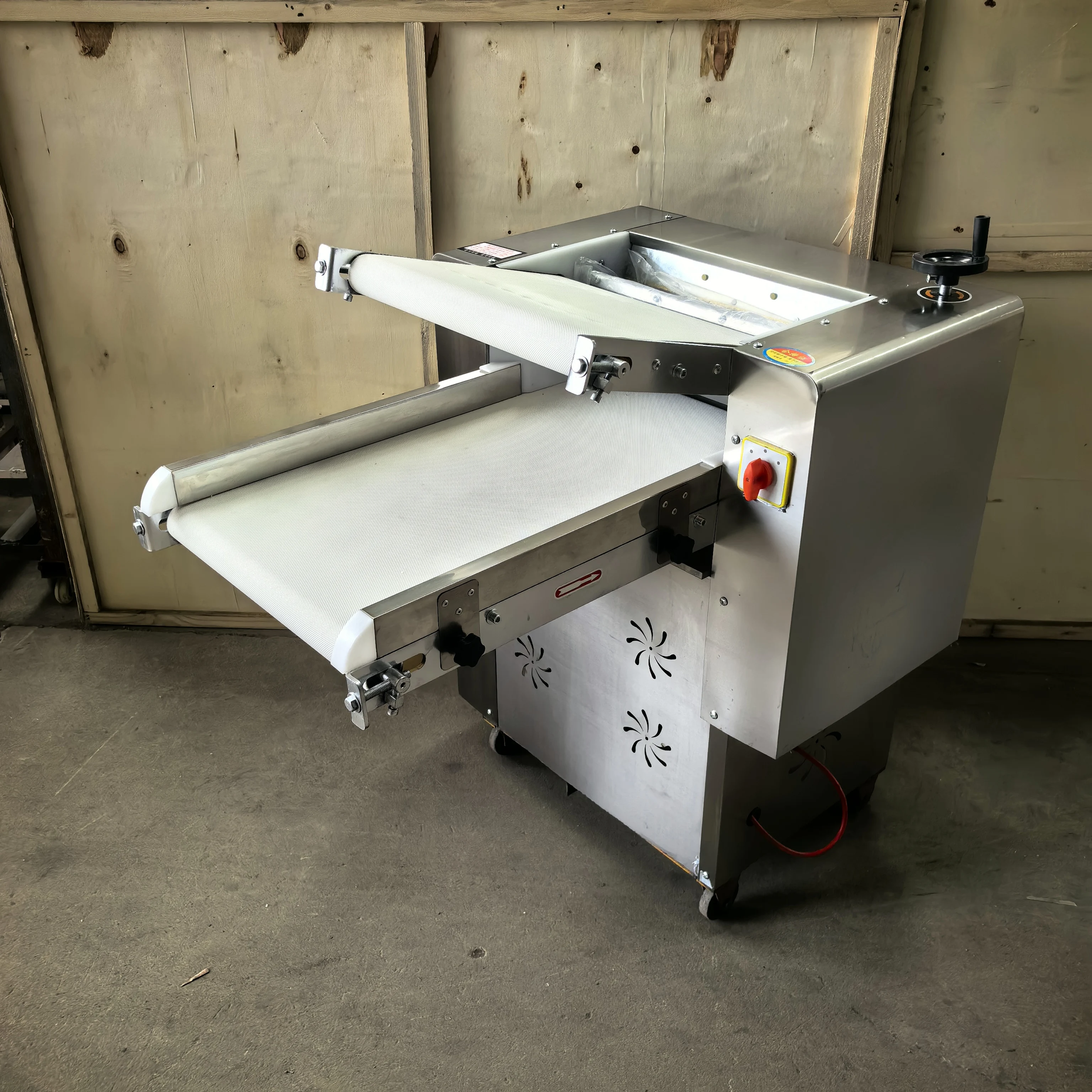 Semi Automatic Dough Sheeting Machine Flour Kneading Machine Bakery Bread Dough Rolling Kneader