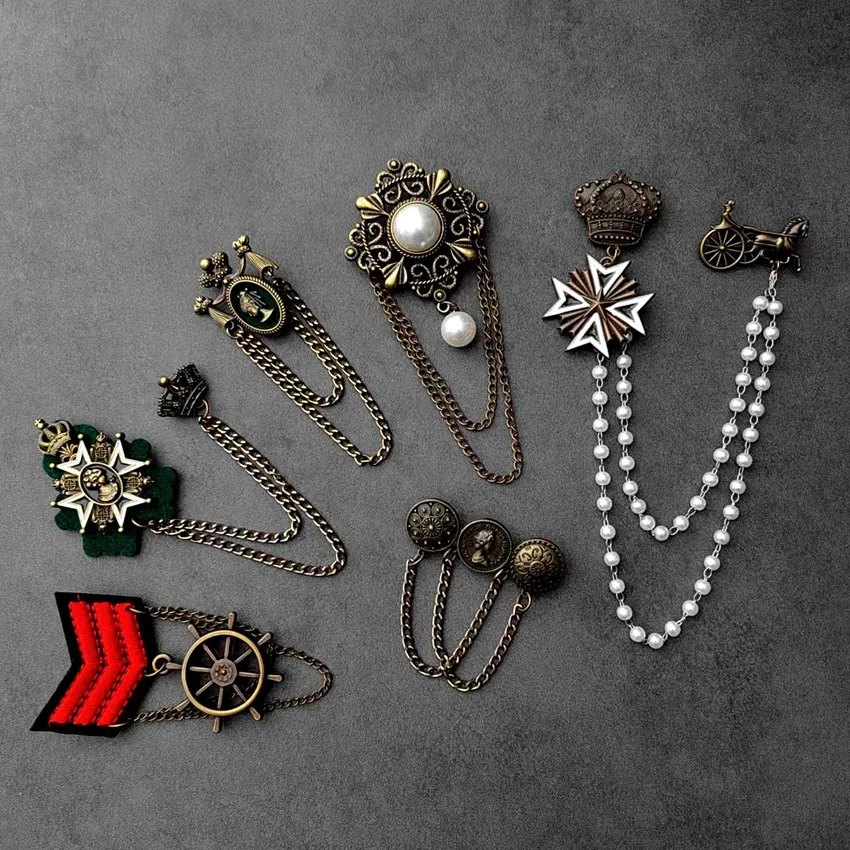 Retro Officer Style Badge Brooch Chain Linked Star Medal Chevron Pin for Lapel Uniform and Cosplay Accessories