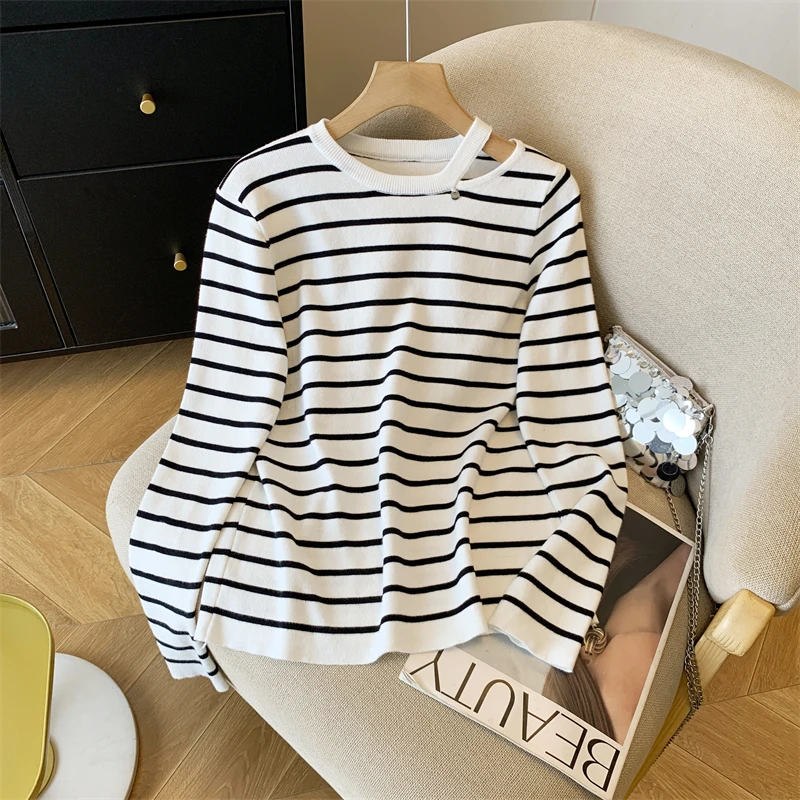 

Autumn and winter striped loose and slimming long sleeved knitted sweater for women