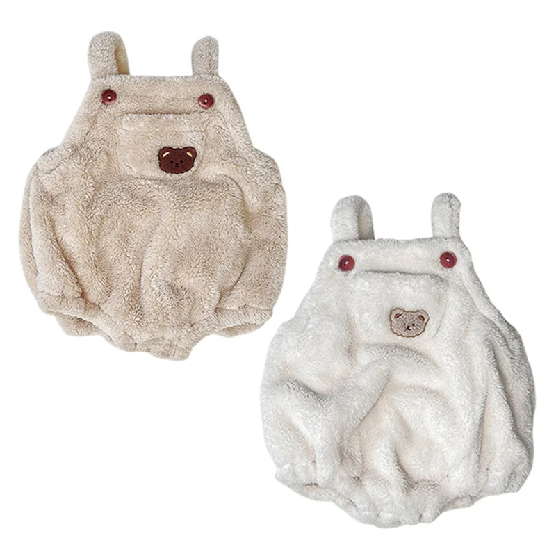 بدلة أطفال شتوية جديدة لعام 2025 بدون أكمام من القطيفة بالإضافة إلى بدلة مخملية سميكة للأطفال الرضع بحزام على شكل دب لطيف ملابس دافئة لحديثي الولادة
