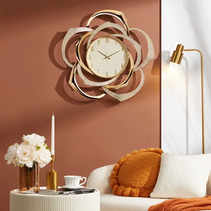 Modern Luxury Metal Wall Clock Creative Diamond Art Design Round Flower Shape Home Decor for Living Room Christmas Gift