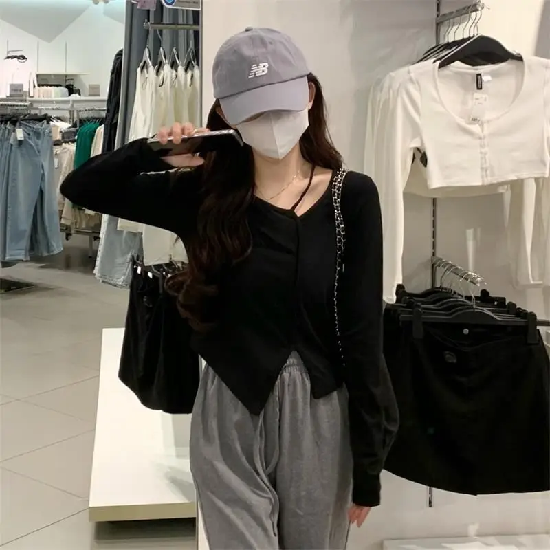 تي شيرت نسائي بأكمام طويلة Harajuku قطن كبير الحجم مزين بالدانتيل القوطي Y2K ملابس جمالية غير رسمية أنيقة ومريحة بقصة ضيقة