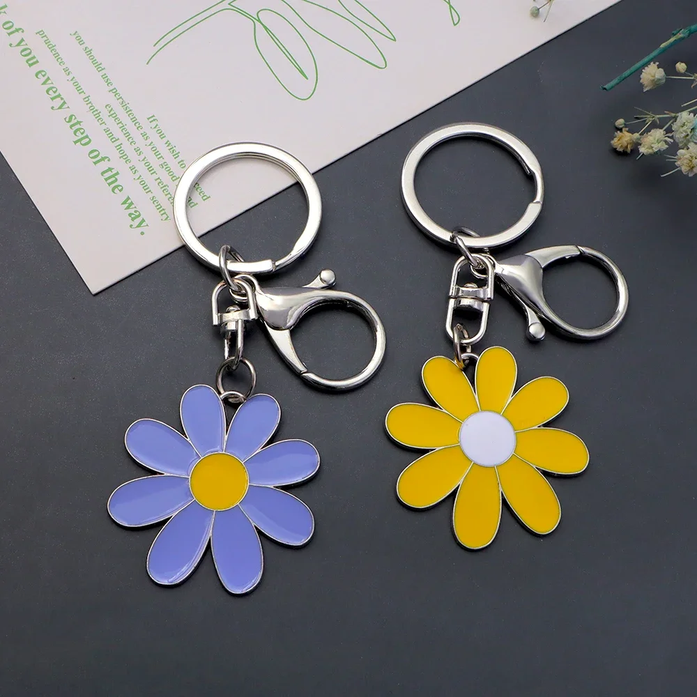 Classic Daisy Floral Pendant Keychain 4colors Metal Sunflower With Key Rings For Women Girls Wallet Handbag Ornament