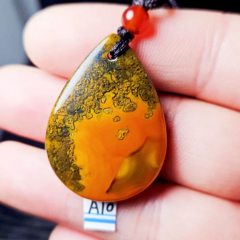 

Natural Stone Guizhou South Red Agate Pendant Energy Crystal Healing Chakra Witchcraft Supply Christmas Home Decorations