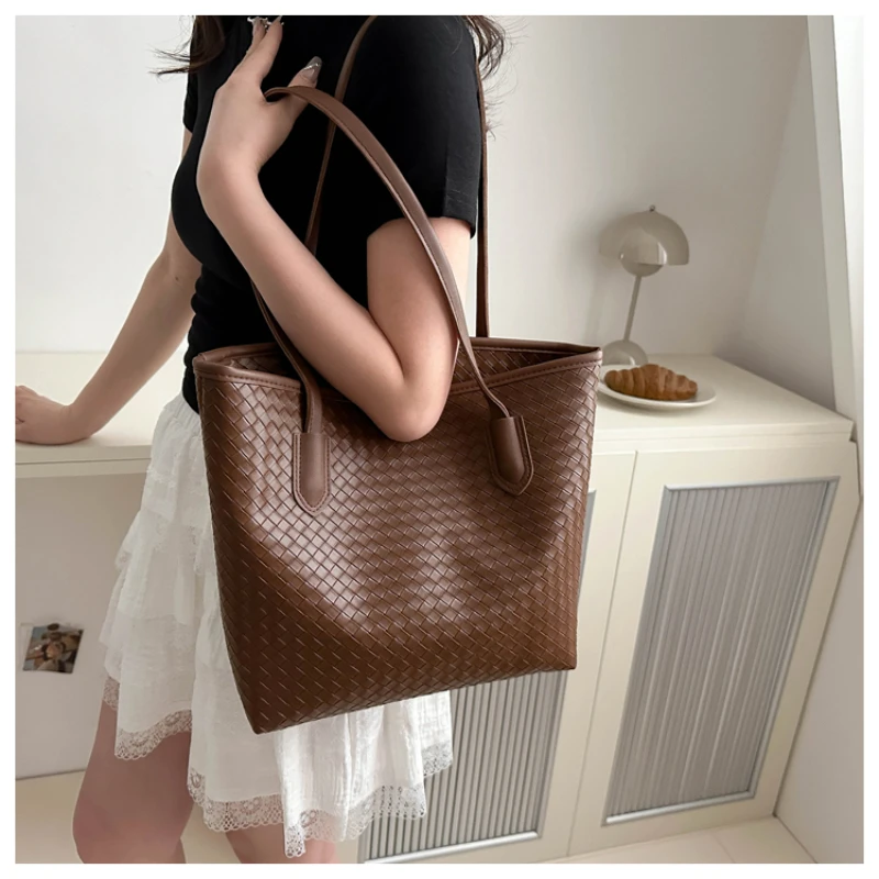 

Women Small Handbag Weave Spacious Ladies Casual Shoulder Bags Knit Tote Bag Large Capacity Handwoven Carryall for Everyday Use