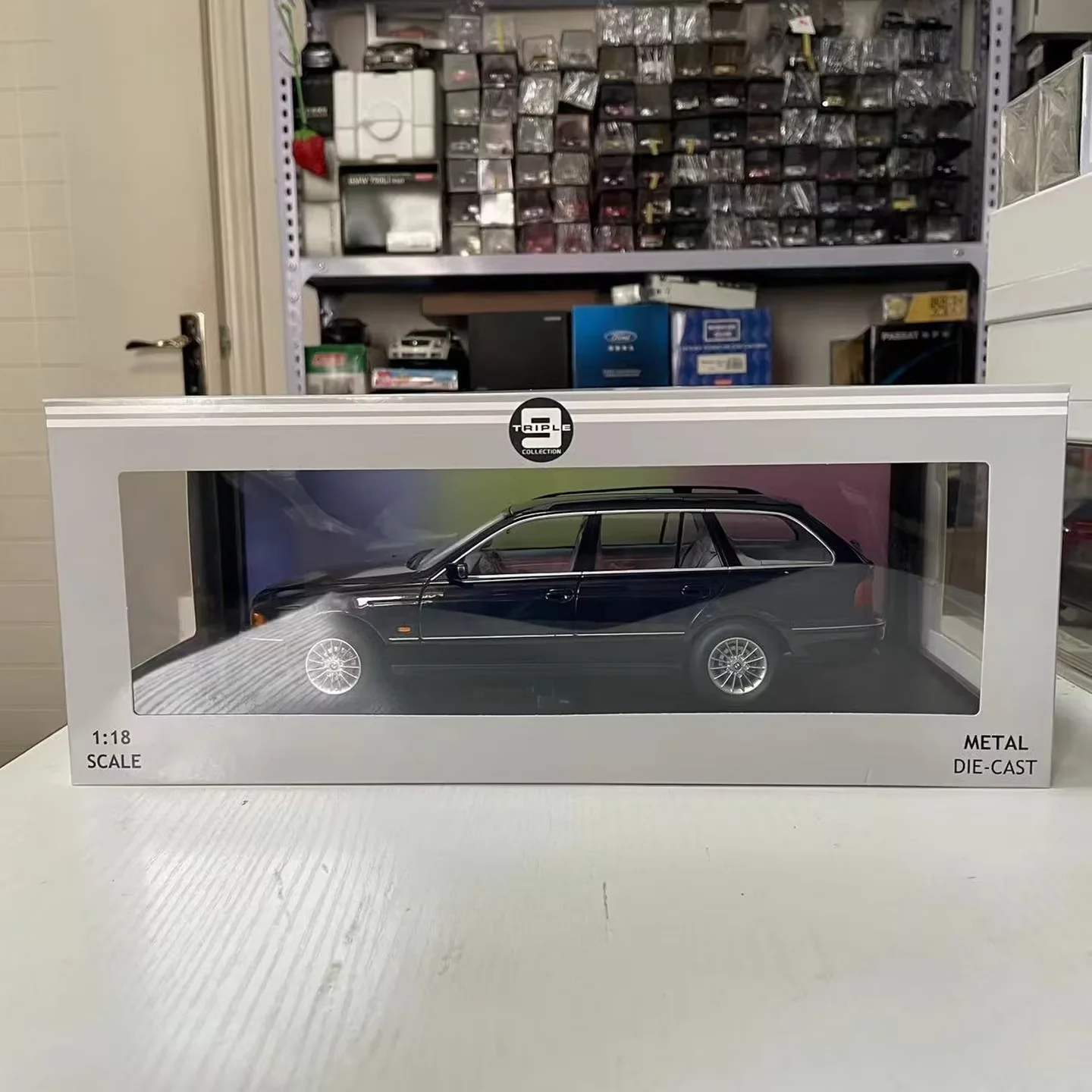 

1:18 Scale Triple9 Diecast Alloy Blue BMW E39 Touring 1998 Toys Cars Model Classics Nostalgia Adult Souvenir Gift Static Display