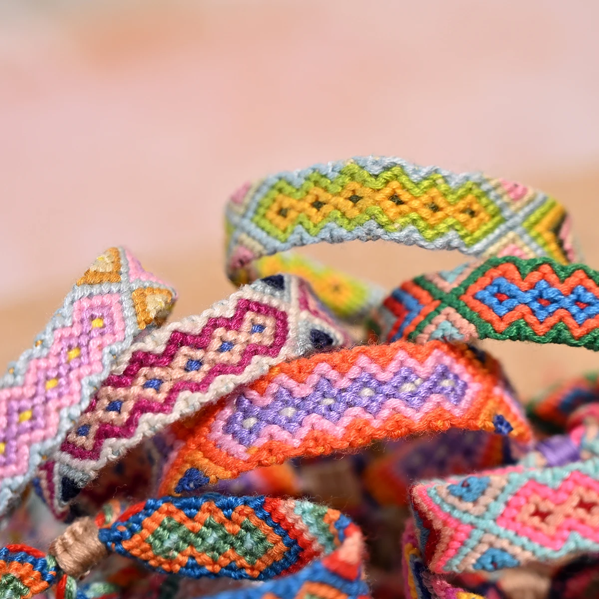 Random Color 10Pcs/Lot Friendship Bracelet for Women Summer Beach Bohemian Handmade Weave Tarnish Free Charm Bracelets for Girl