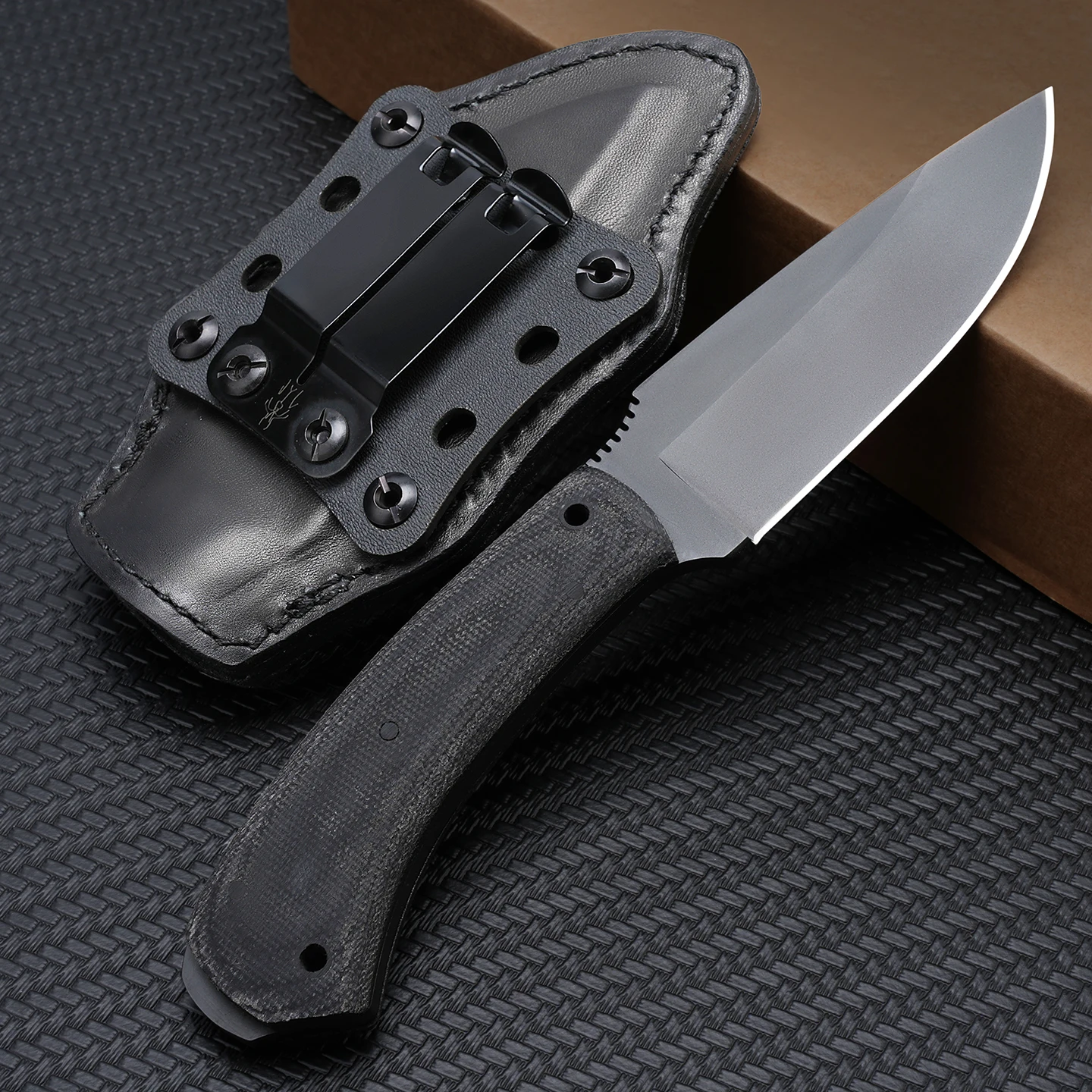 WK - Woodcutter  An all-steel outdoor knife with three layers of silent sheath and Mikata handle. Three layers of silent sheath.