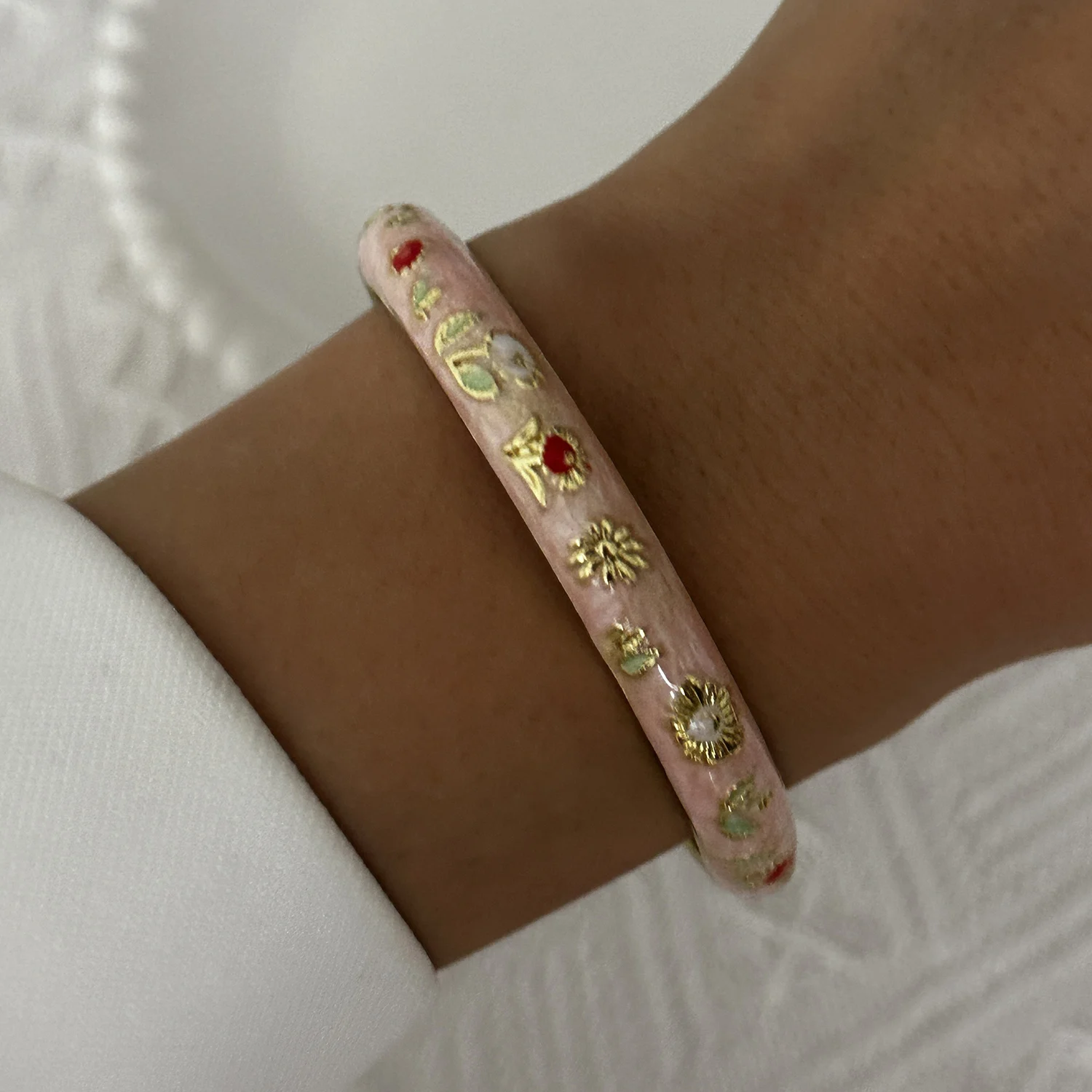 Großhandel Bunte Blumen-Emaille-Armbänder für Frauen Retro Goldfarben Cloisonné Pfingstrosen-Filigran-Blumen-Armreif Partyschmuck – Detail 5