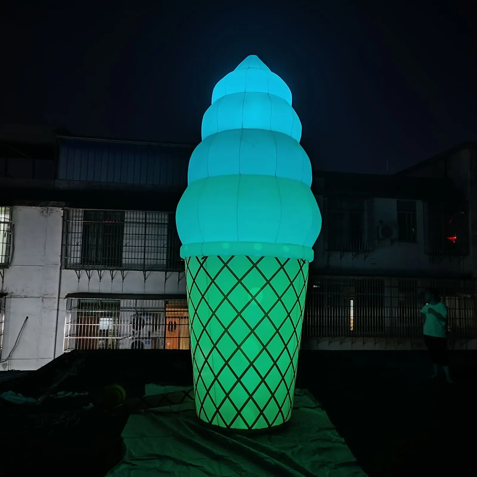 Inflatable 4m high ice cream model