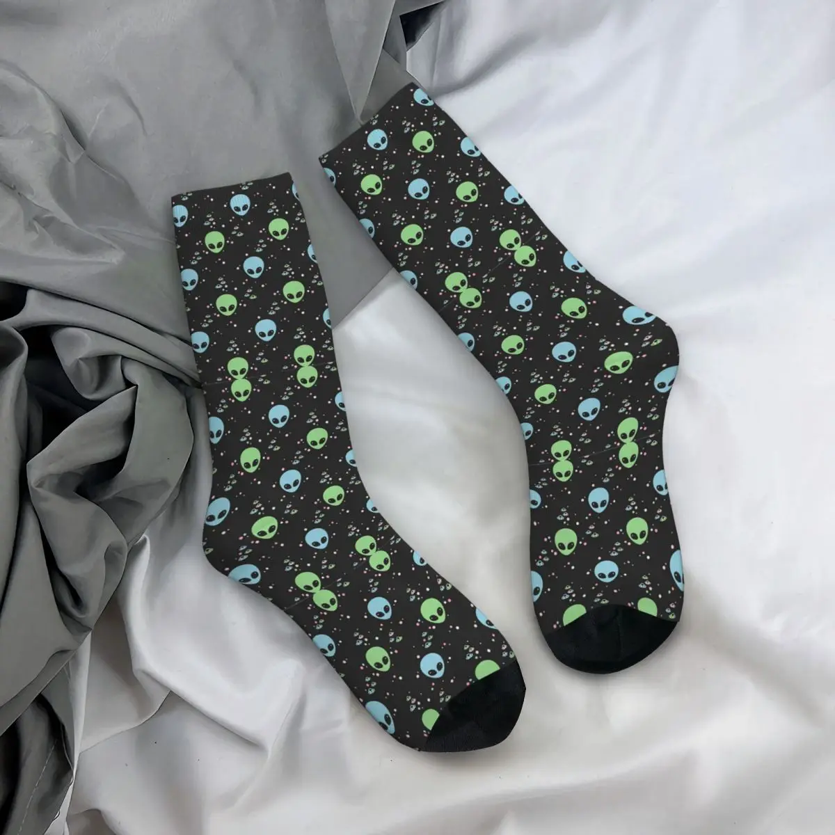 Hip Hop Retro Green Blue Alien Heads With UFOs Crazy Men\'s Socks Unisex Harajuku Pattern Print Funny Novelty Crew Sock Boys Gift