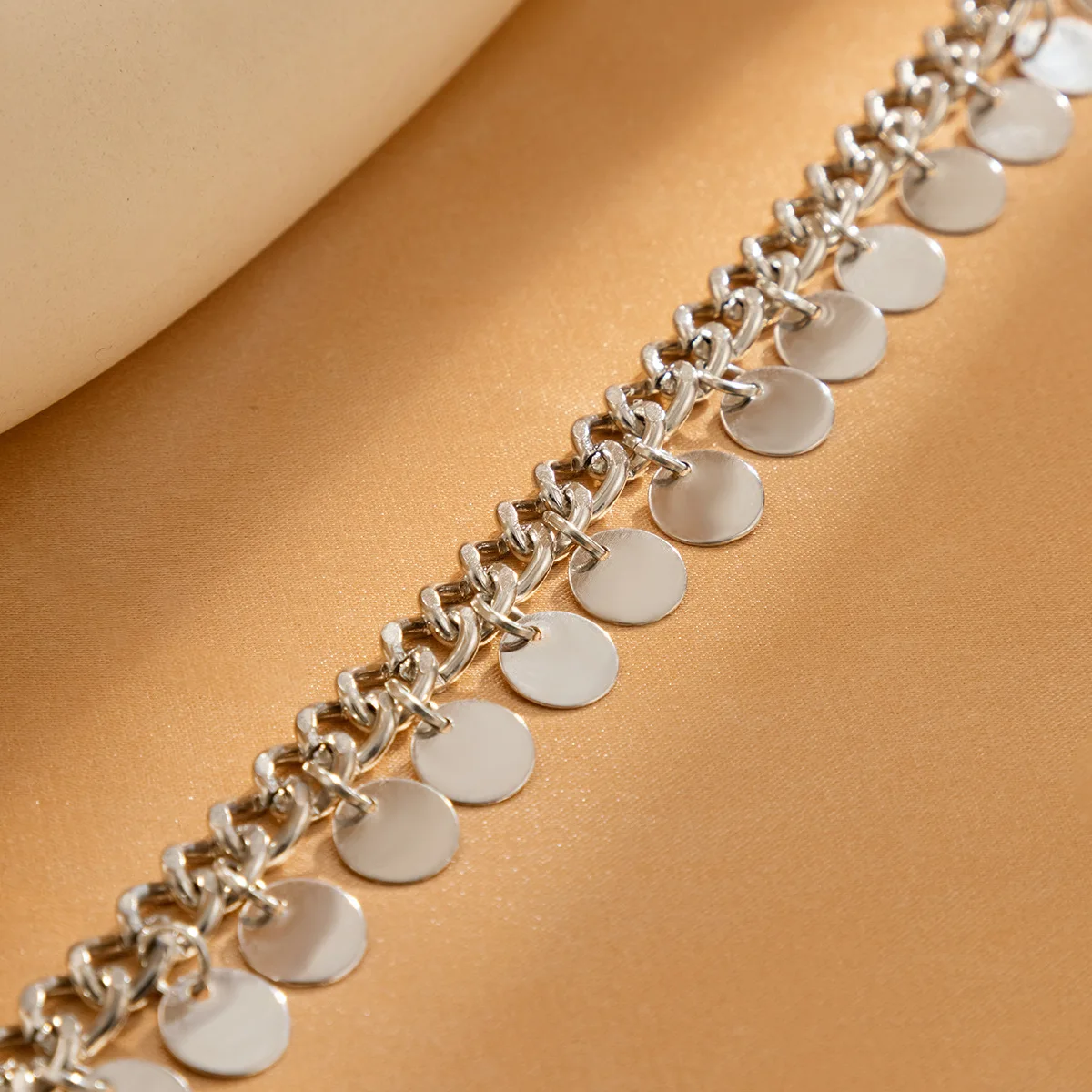 Vintage Sequin Pendant Collarbone Necklace Women\'s 2023 Simple Gold Color Metal Necklaces Girl Fashion Charm Birthday Jewelry