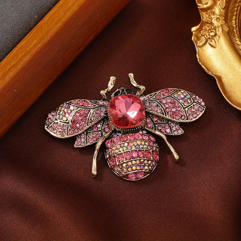 1PCS  Luxury Crystal Bee Badges Pins for Women Men Fashion Unisex Clothing Insect Series Classic Brooches Corsage Lapel Pin