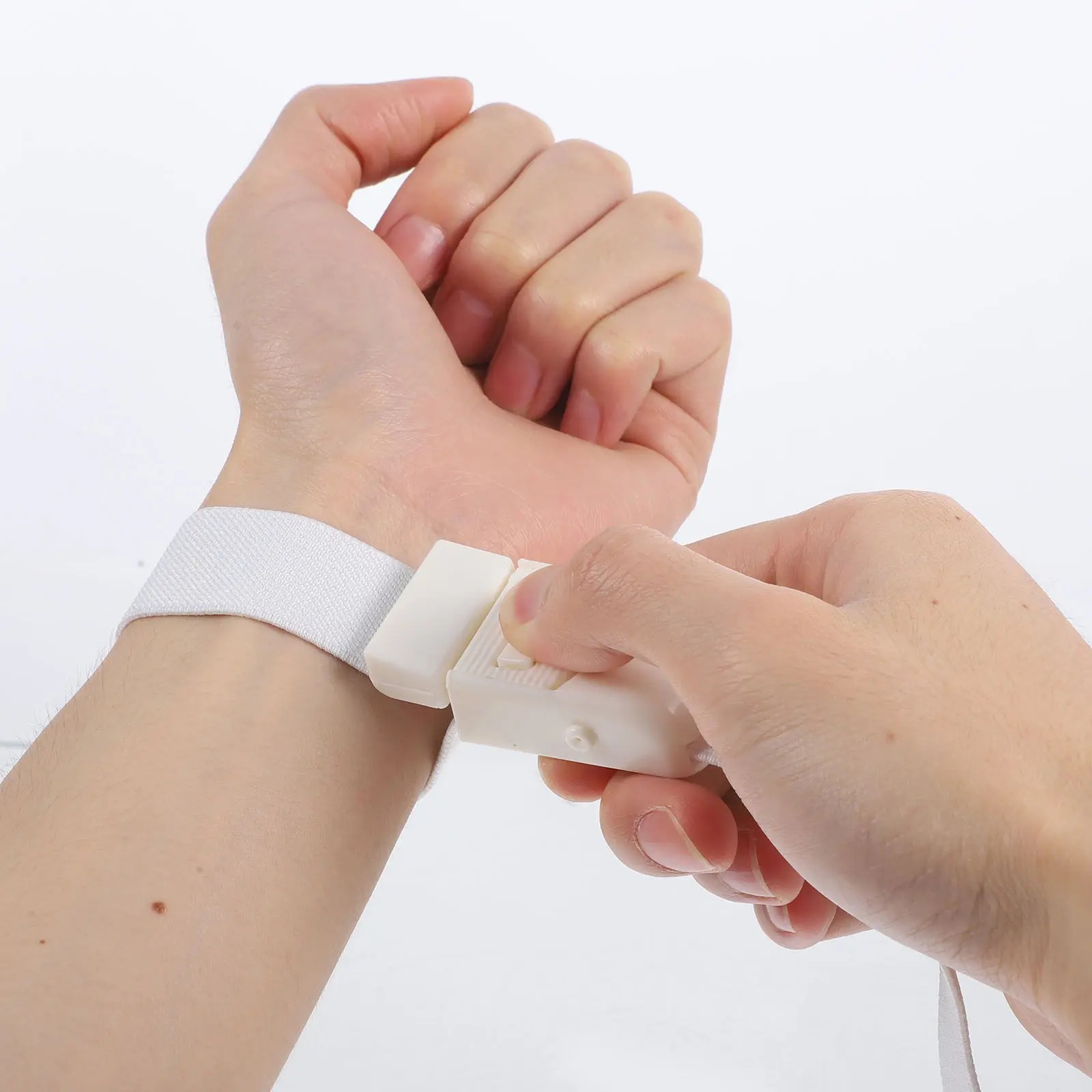 

Набор из 4 эластичных жгутов с пряжкой для фитнеса и тренировок по ограничению кровотока, прочные, портативные