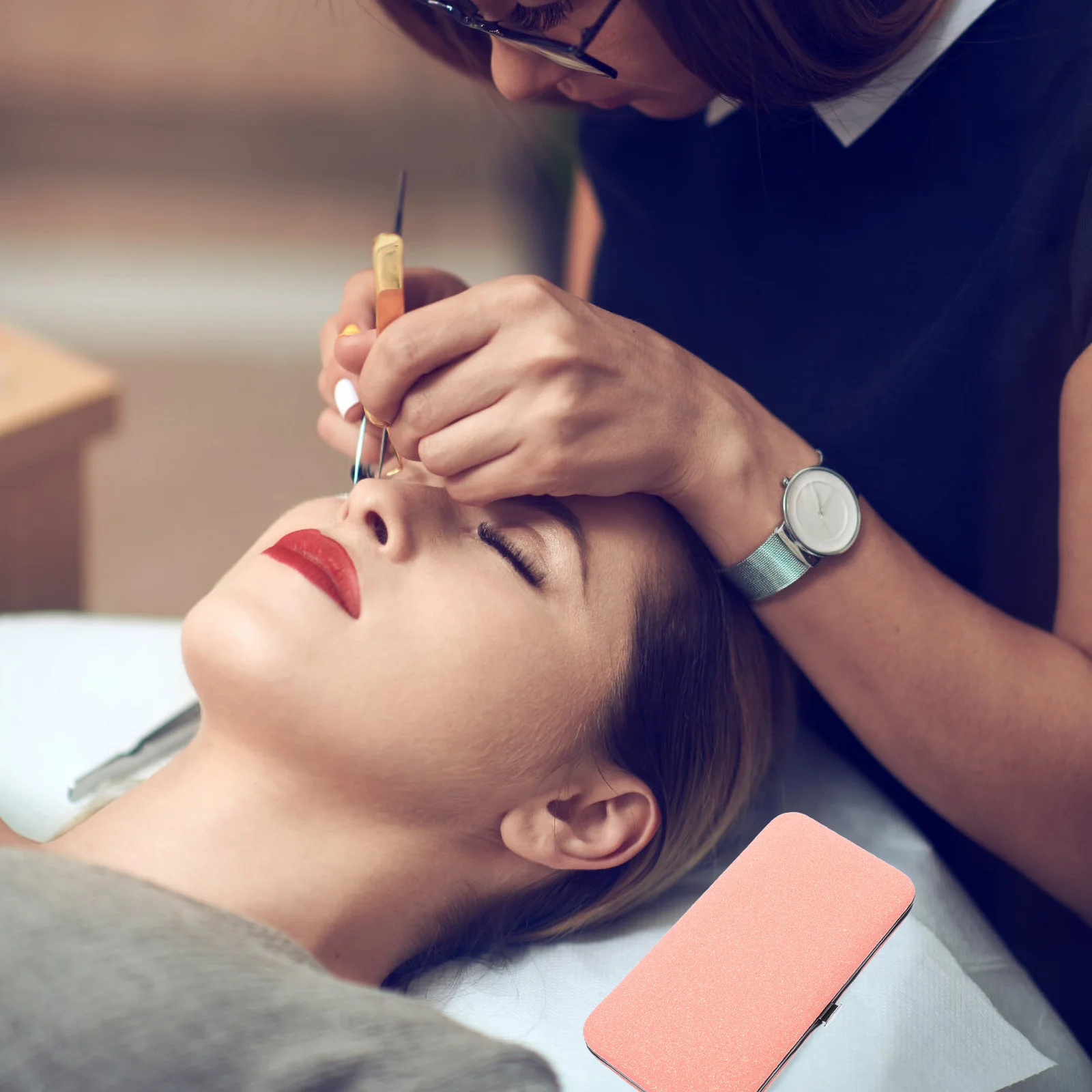 حقيبة تخزين ملقط الرموش النحيفة، غطاء قماشي للإغلاق المغناطيسي، منظم محمول بلمسة نهائية ذهبية لأدوات الرموش والجمال