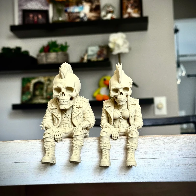 Rock Punk Skull Couple Figurine 3DPrinted Sitting Posture Edge Cool Skeleton Statue Gothic Desk Decor for Bookshelf Gaming Table