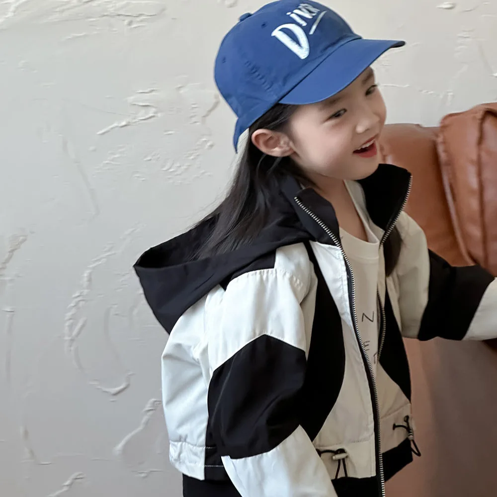 

2024 autumn new Korean version of children's black white contrast coat loose casual girls hooded baseball uniform90-140CM