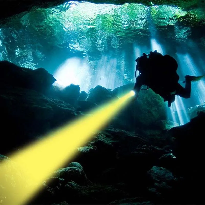 Powerful XHP70 LED Diving Flashlight Underwater 300 Meters  3 Modes Super Bright Using 26650 18650 battery Torch With hand rope