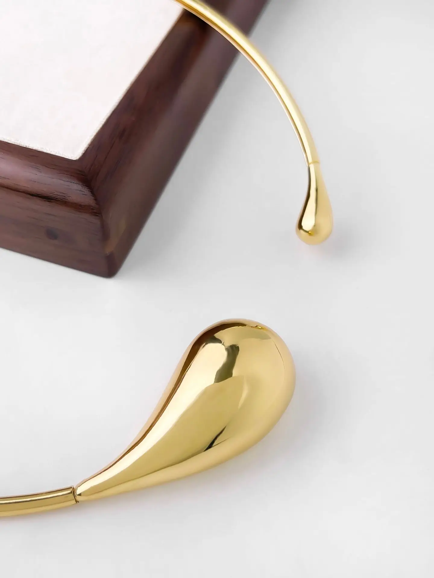 Exaggerated Metal Water Drop Shape Open Collar Choker Necklace for Women European American Personality Accessories Party Jewelry